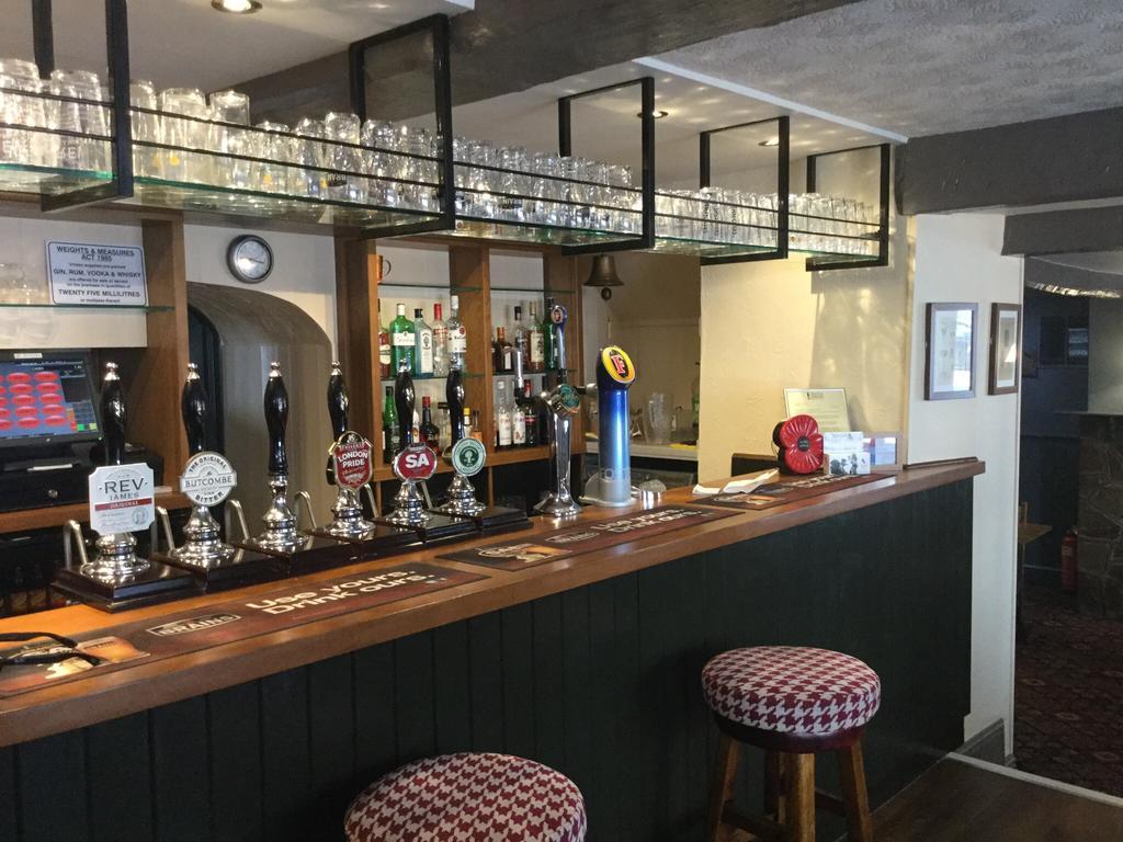 The Coach And Horses Inn Chepstow Exteriör bild