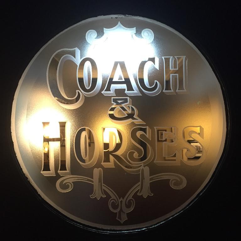The Coach And Horses Inn Chepstow Exteriör bild