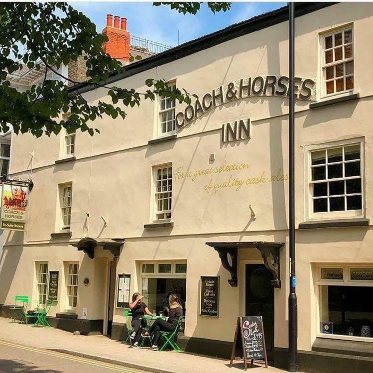 The Coach And Horses Inn Chepstow Exteriör bild