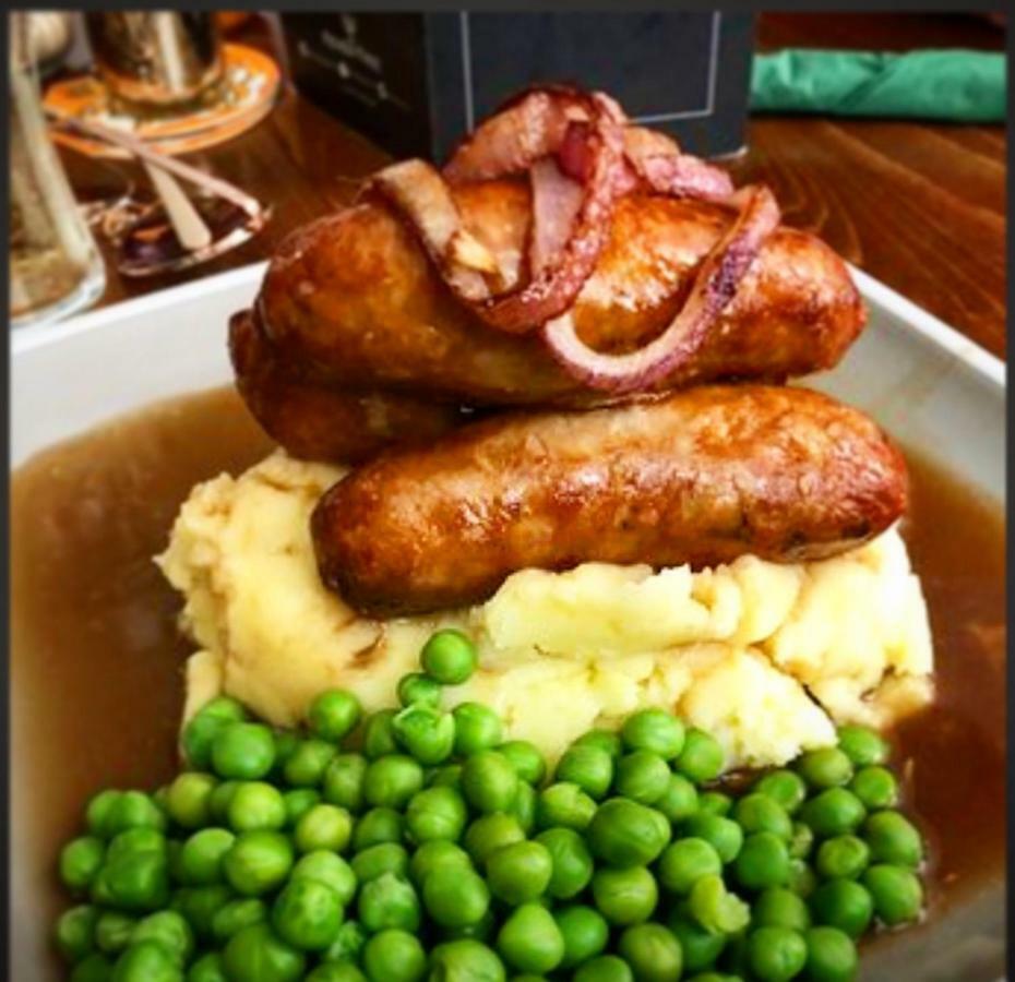 The Coach And Horses Inn Chepstow Exteriör bild